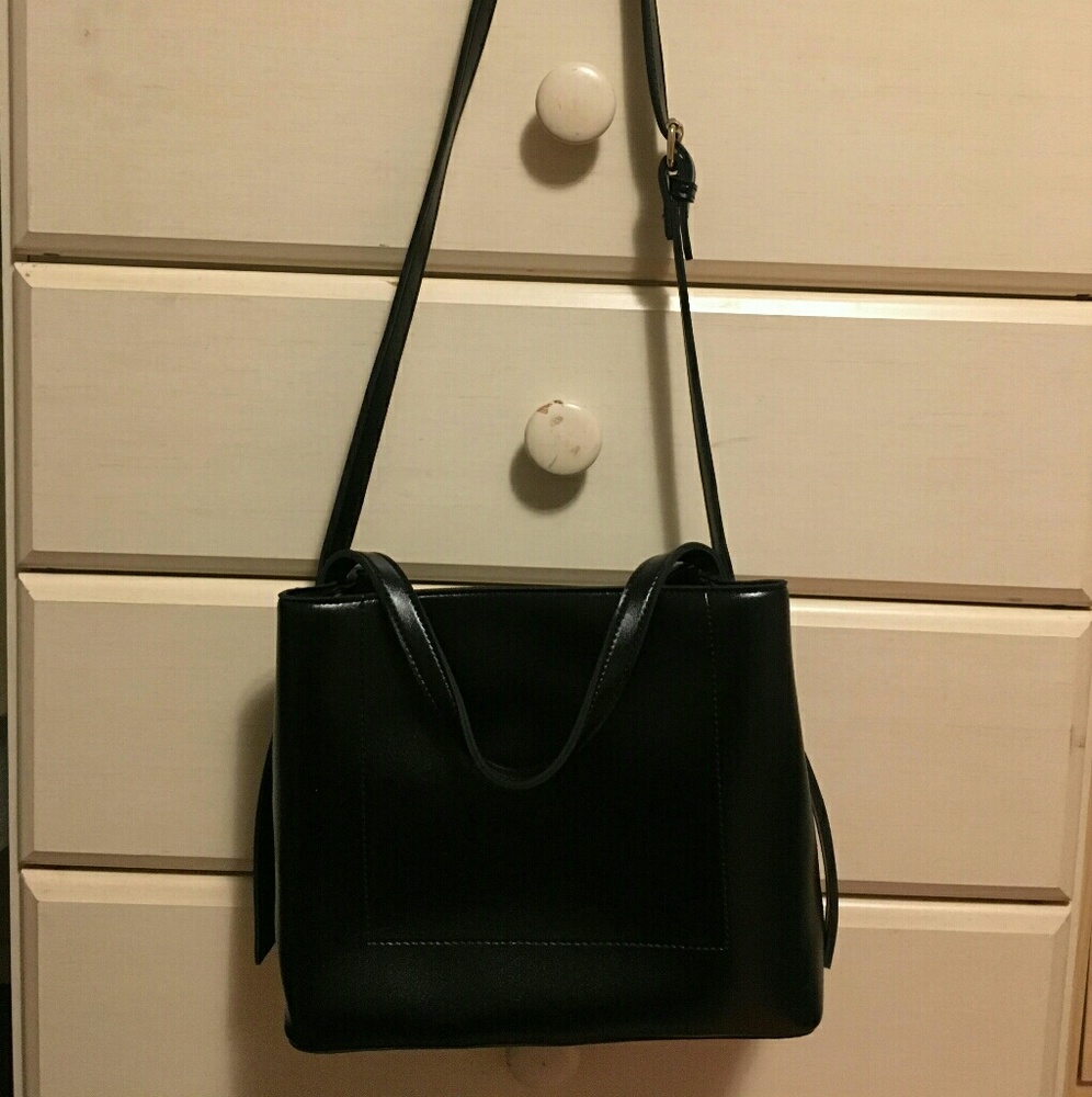 A crossbody bag